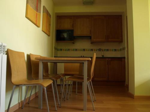 Aparthotel Pena Telera Resort El Pueyo de Jaca Luaran gambar
